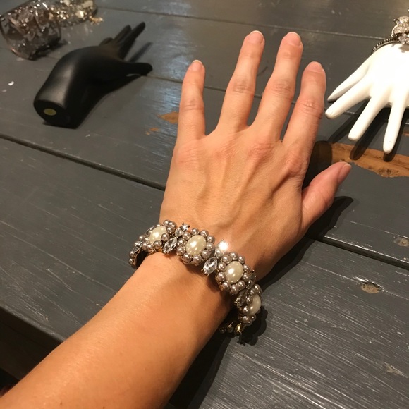 Faux pearl & diamonds cuff - Picture 8 of 9